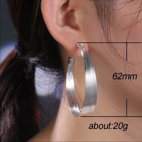 New Women’s Silver Plated Round Earrings - Picture 2 of 2